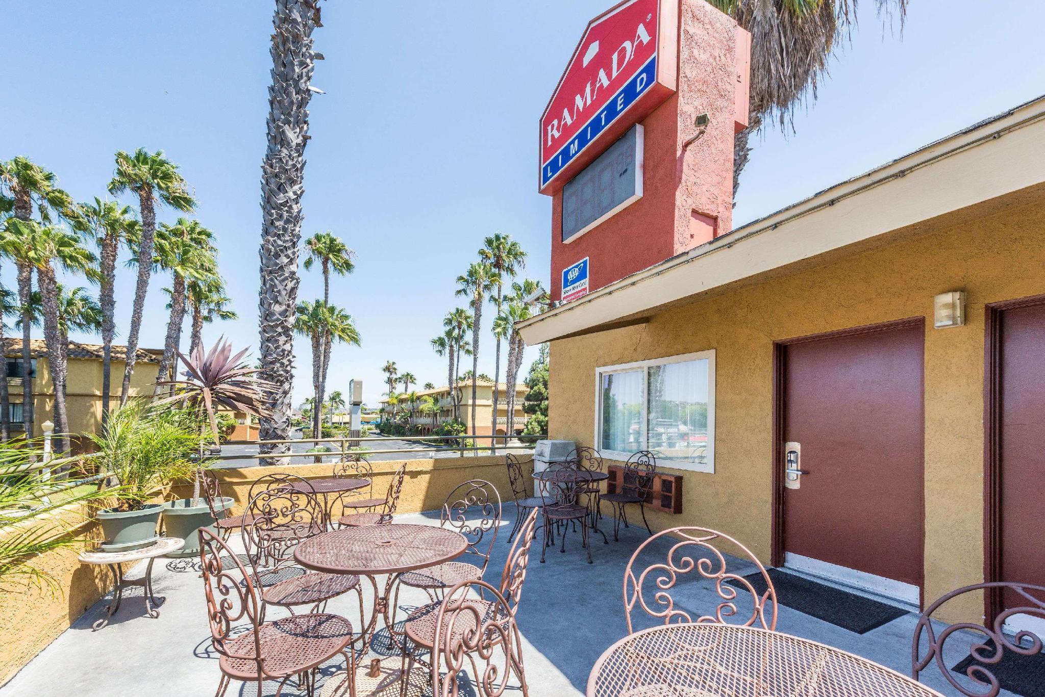 Ramada By Wyndham Near Seaworld / Mission Beach San Diego Exterior foto