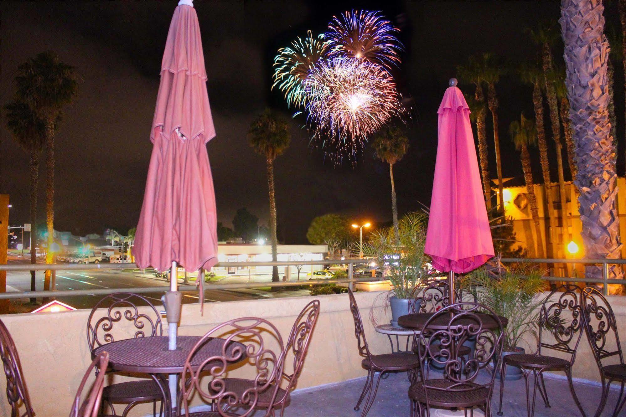 Ramada By Wyndham Near Seaworld / Mission Beach San Diego Exterior foto